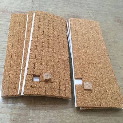 बहुउद्देश्यीय आत्म चिपकने वाला कॉर्क पैड स्क्वायर चिपकने वाला आपकी आवश्यकता के लिए